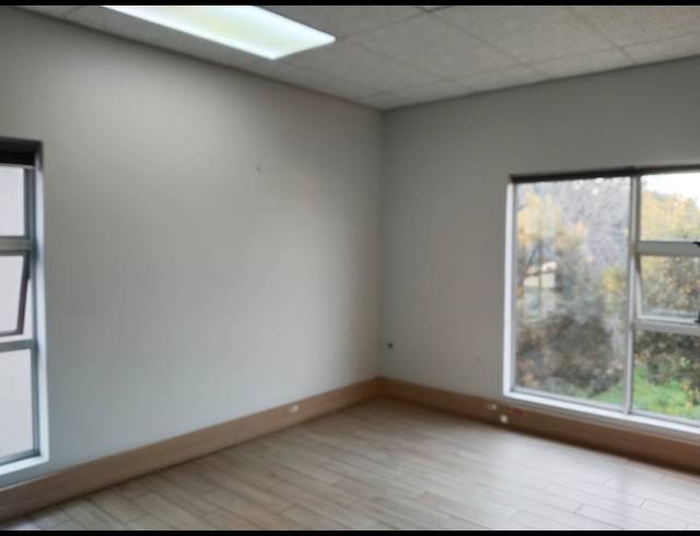 120M² OFFICE TO LET IN MELODIE